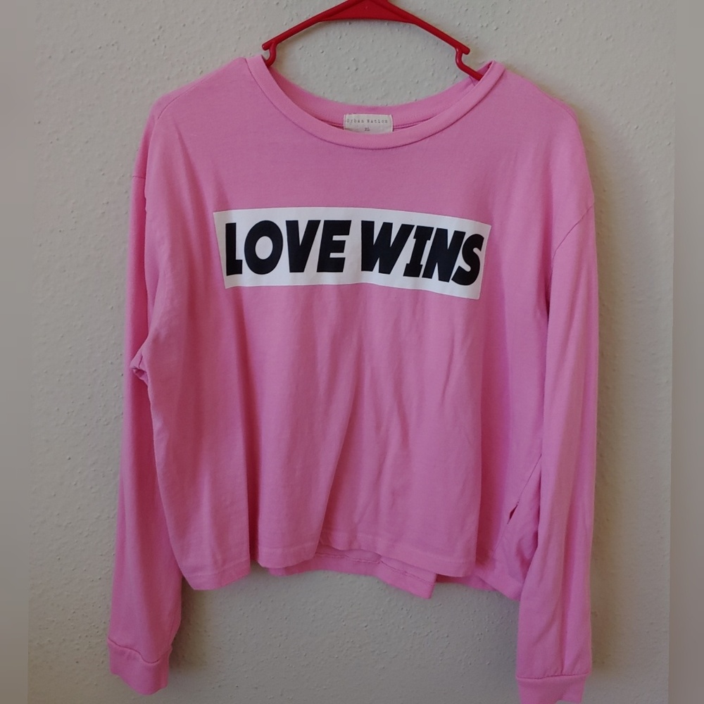 Slightly crop shirt
